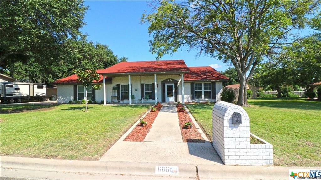 Property Photo: 606 White Oak Lane TX 76548