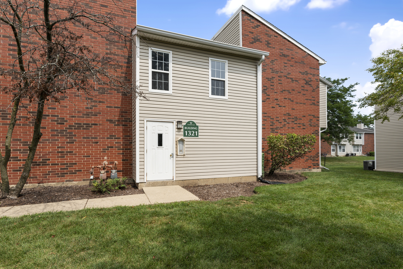 Property Photo:  1321 East Wyndham Circle 102  IL 60074 