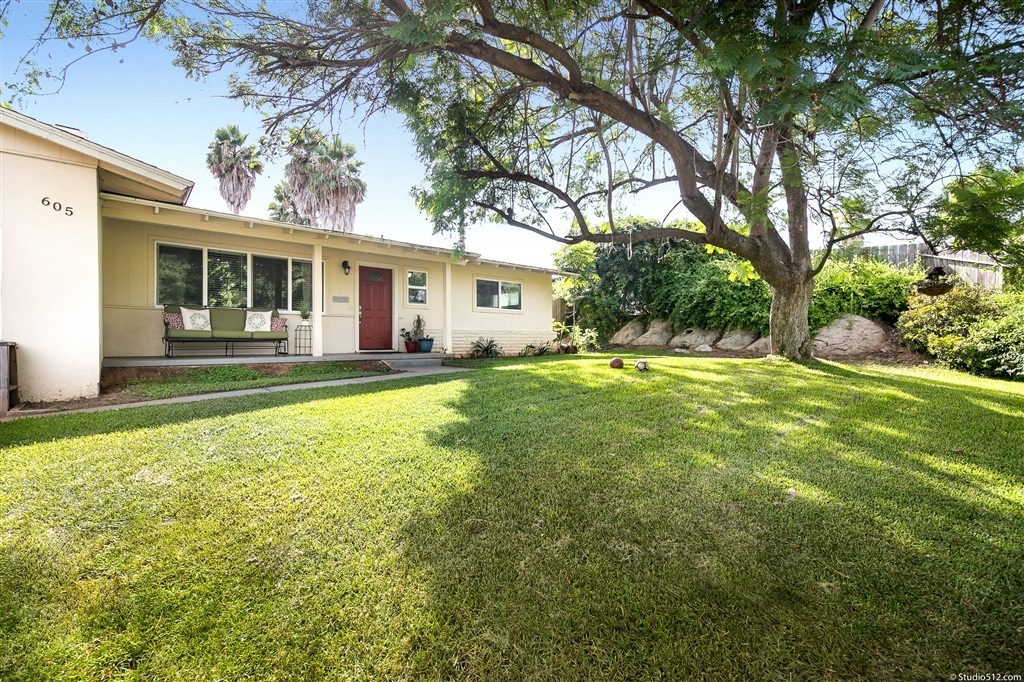 Property Photo:  605 S Citrus  CA 92027 