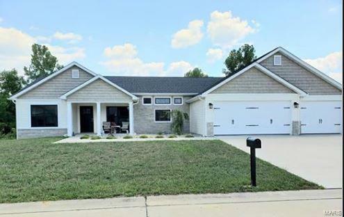 Property Photo:  916 Oak Creek Lane   62298 