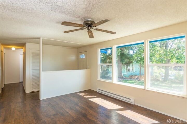 Property Photo:  448 Hastings Ave  WA 98368 