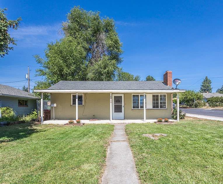 Property Photo: 1704 W Glass Ave WA 99205-2629