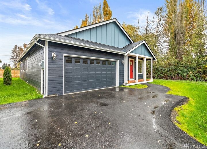 Property Photo:  365 10th Ave N  WA 98001 
