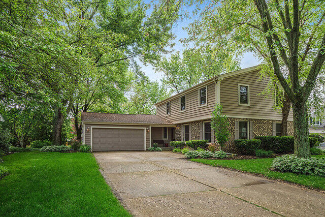 Property Photo:  1562 Apache Drive  IL 60563 