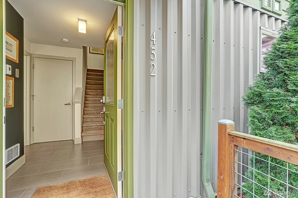 Property Photo: 452 N 130th St WA 98133