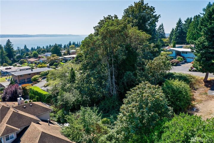 Property Photo:  Xxx 6th Ave S  WA 98198 