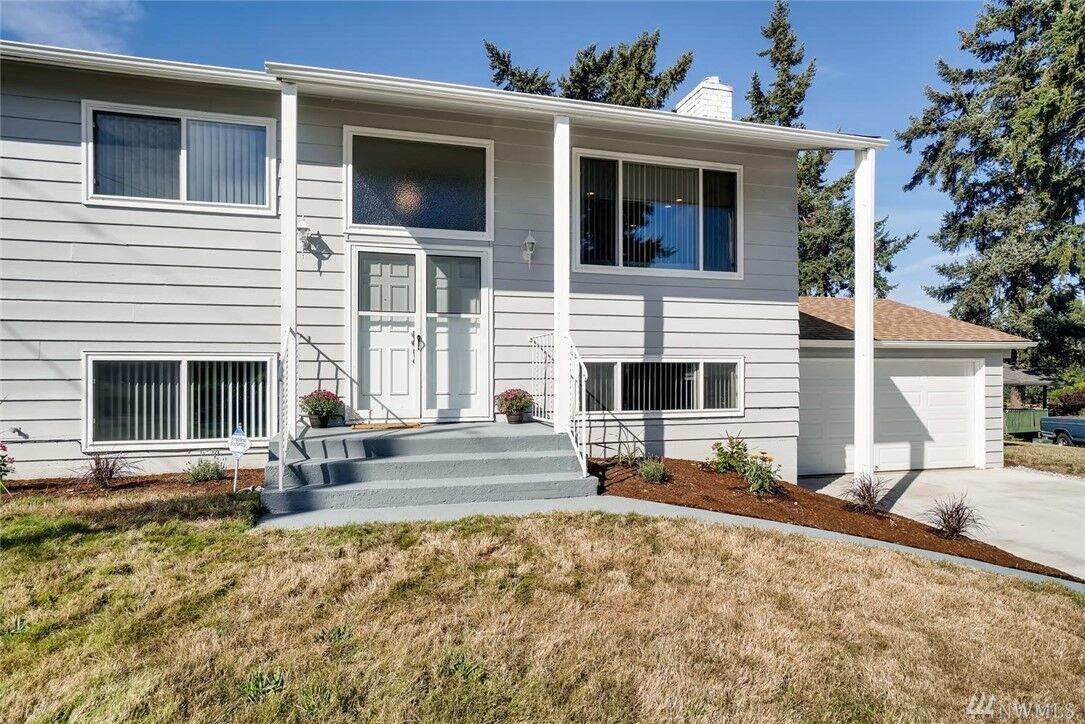 Property Photo:  502 S 145th St  WA 98168 
