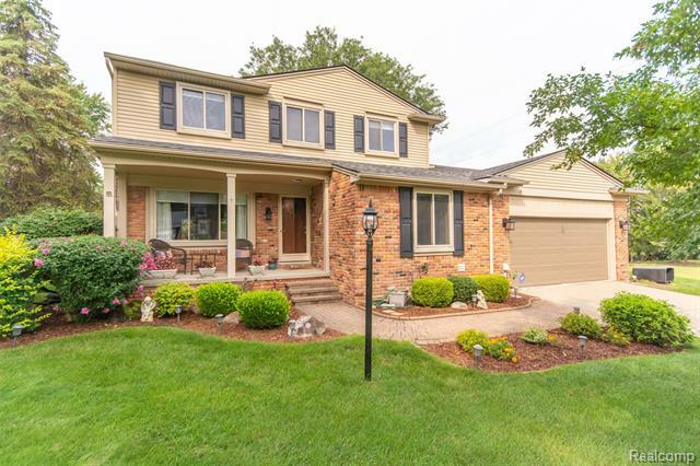 Property Photo:  1460 Deerhurst Lane  MI 48307 