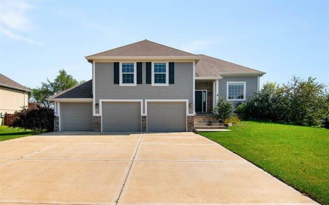 Property Photo:  977 Ridge Drive  KS 66043 