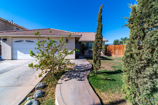 Property Photo: 288 Mustang Ct CA 92251