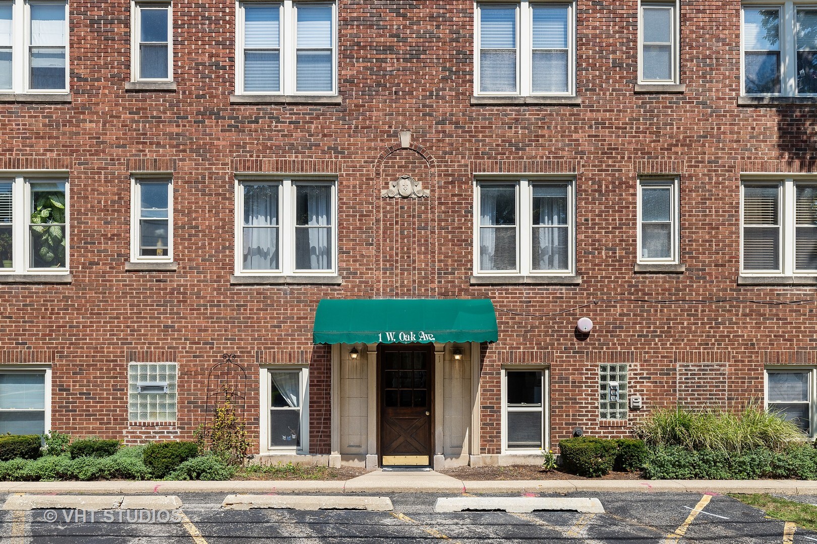 Property Photo: 1 West Oak Avenue D3 IL 60526