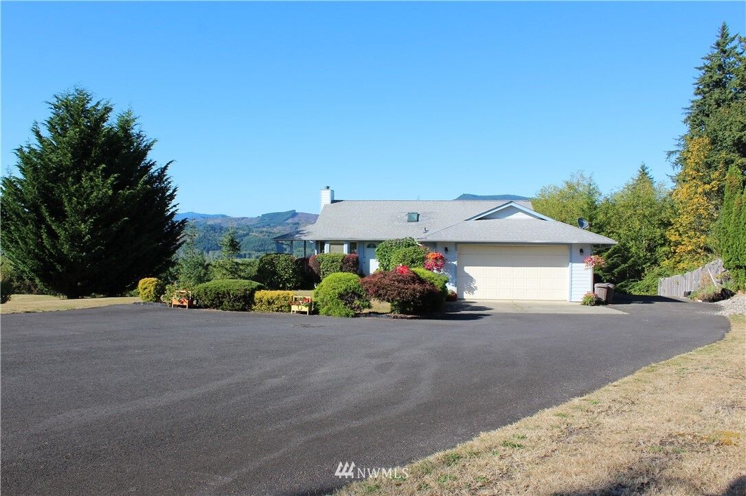 Property Photo:  217 Greenwood Road  WA 98612 