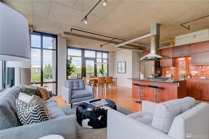 Property Photo:  2720 3rd Ave 402  WA 98121 