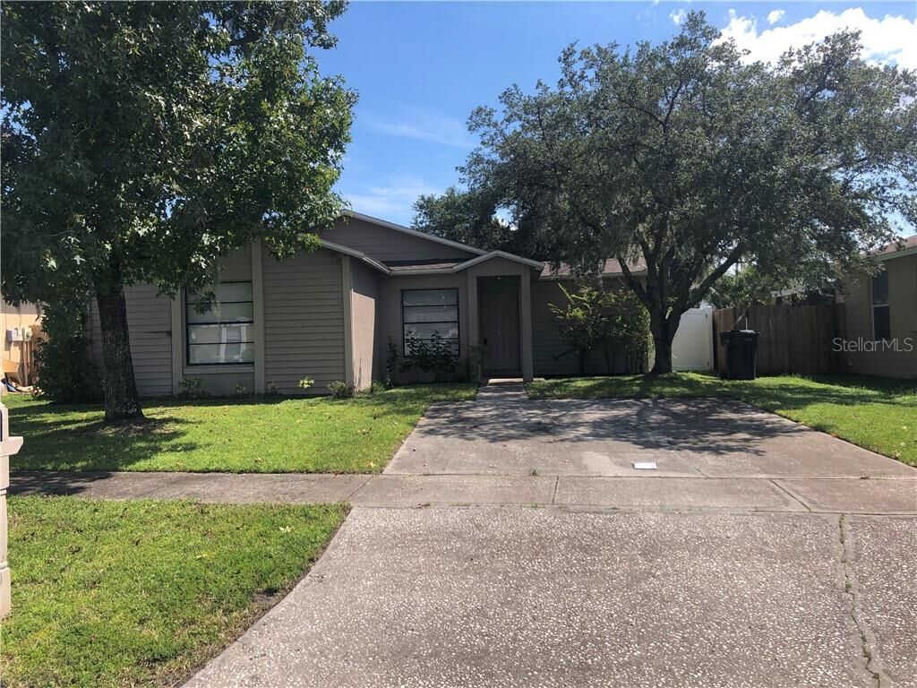 Property Photo: 1423 Vinetree Drive FL 33510