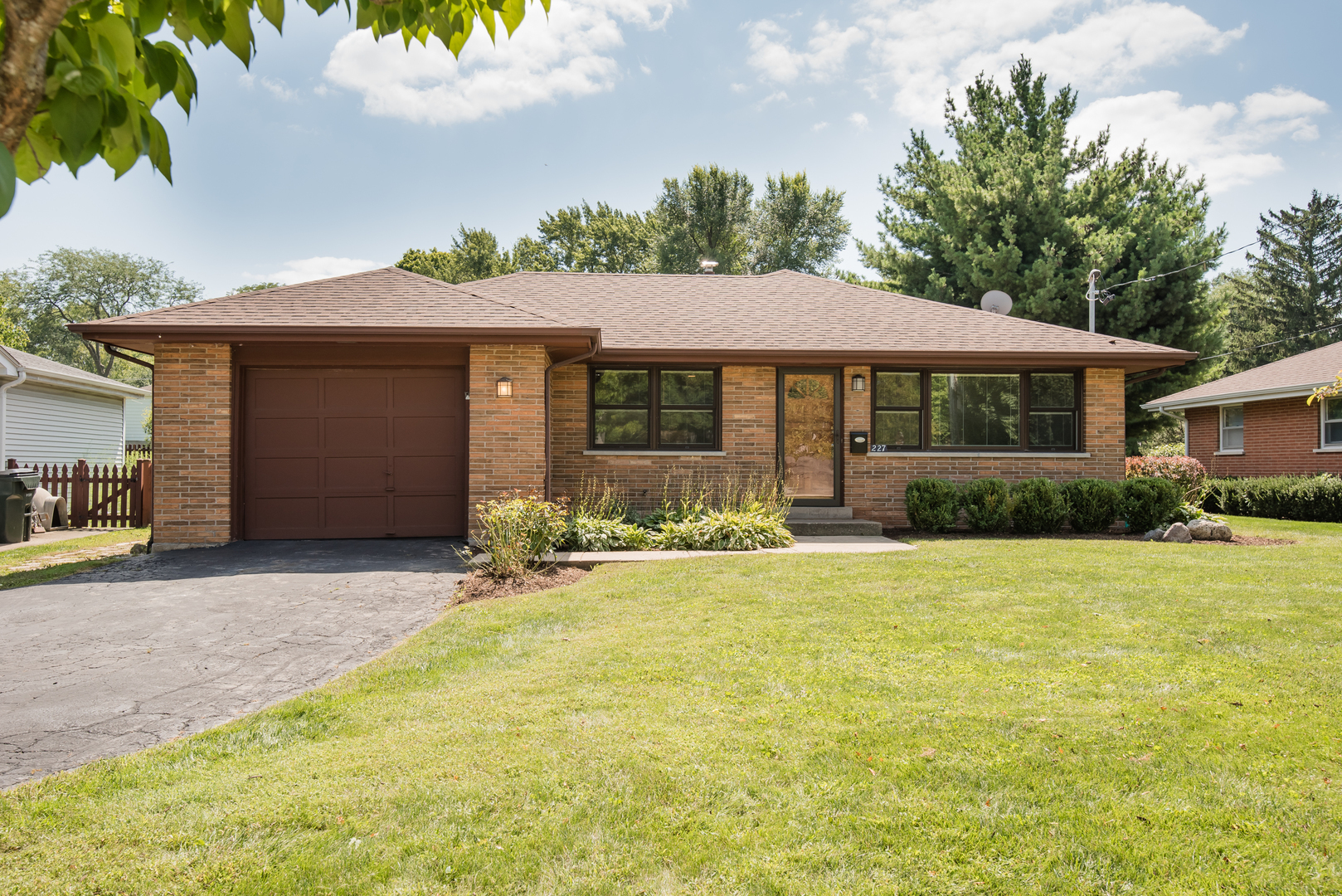 Property Photo: 227 West Hillside Avenue IL 60010
