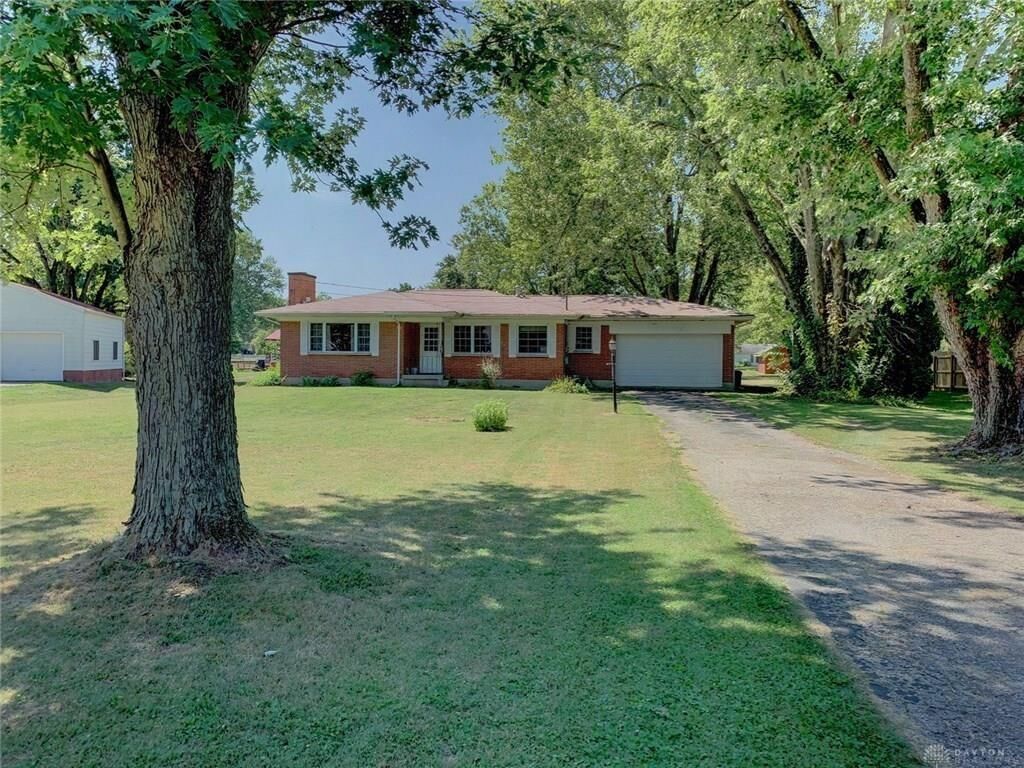 Property Photo: 1131 Vista Drive OH 45506