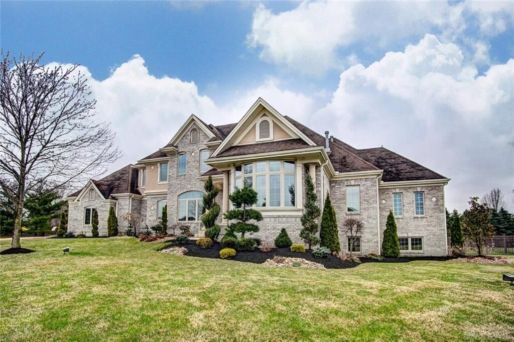 Property Photo: 10081 Beaufort Run OH 45458