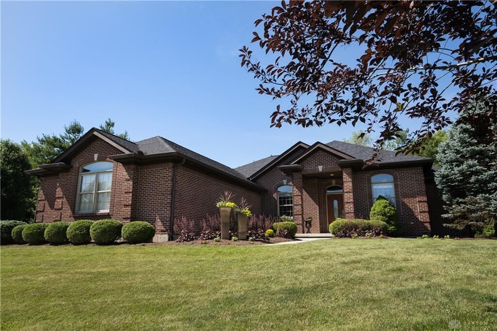 Property Photo: 555 Heatherwoode Circle OH 45066