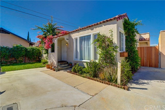 Property Photo: 1501 E Walnut Way CA 90813