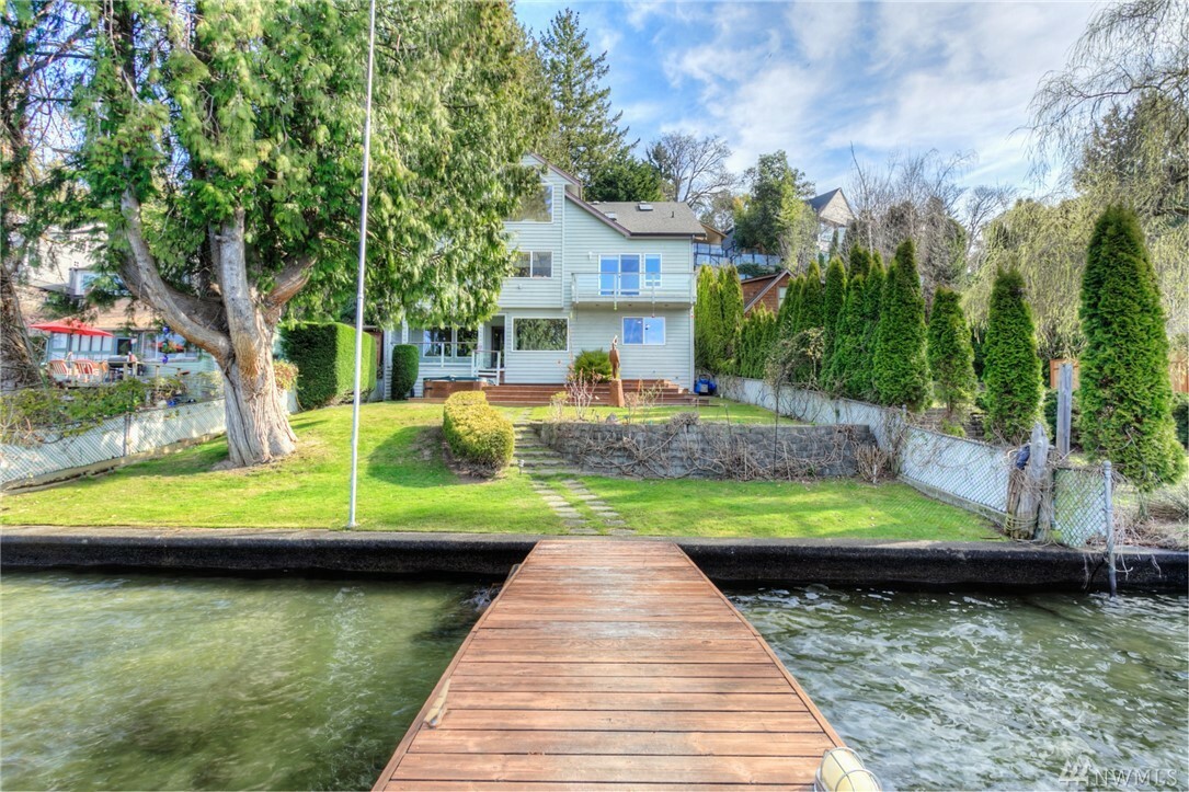 Property Photo:  11525 Holmes Point Dr NE  WA 98034 