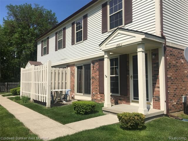 Property Photo: 1537 Dover Hill N MI 48390