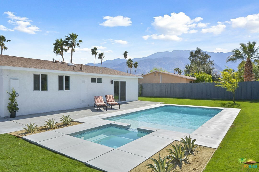 2800 E Ventura Road  Palm Springs CA 92262 photo