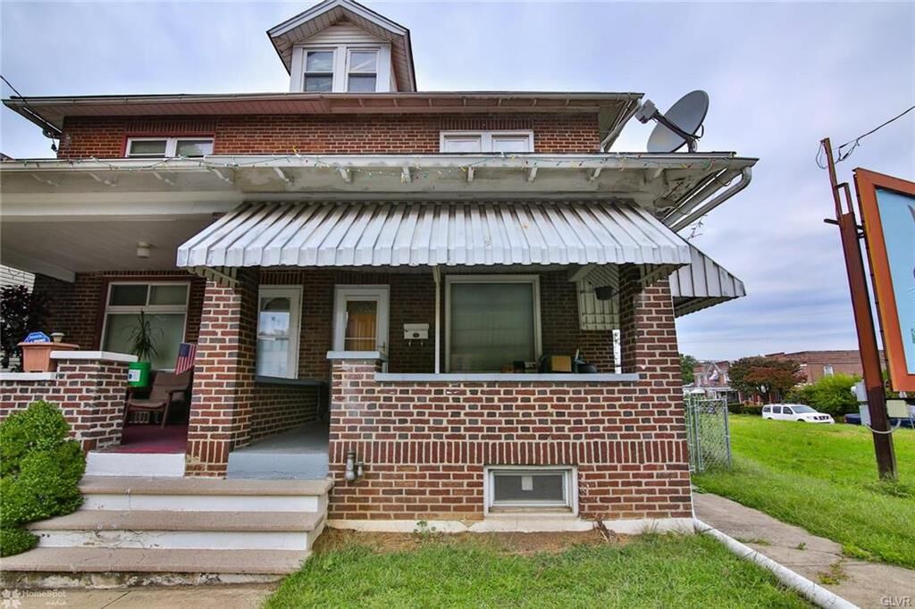 Property Photo:  943 Hanover Avenue  PA 18109 