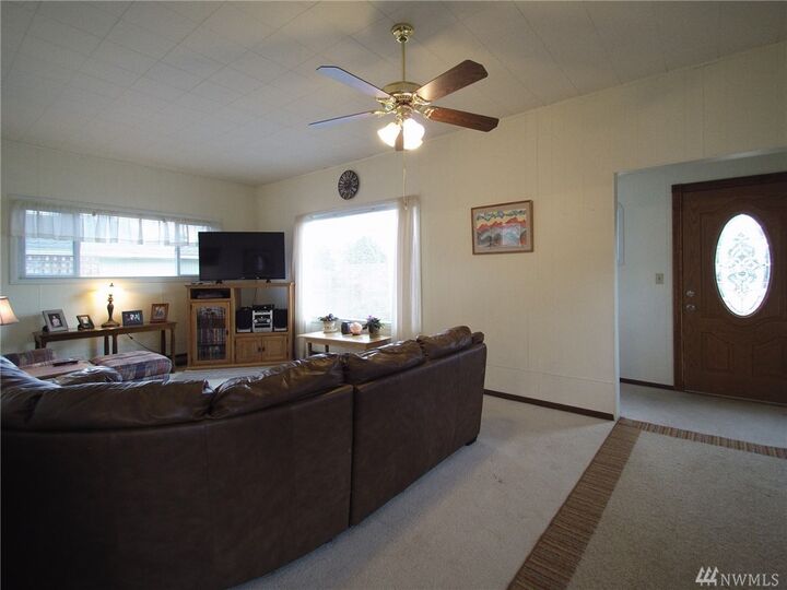 Property Photo: 218 W 12th St WA 98362