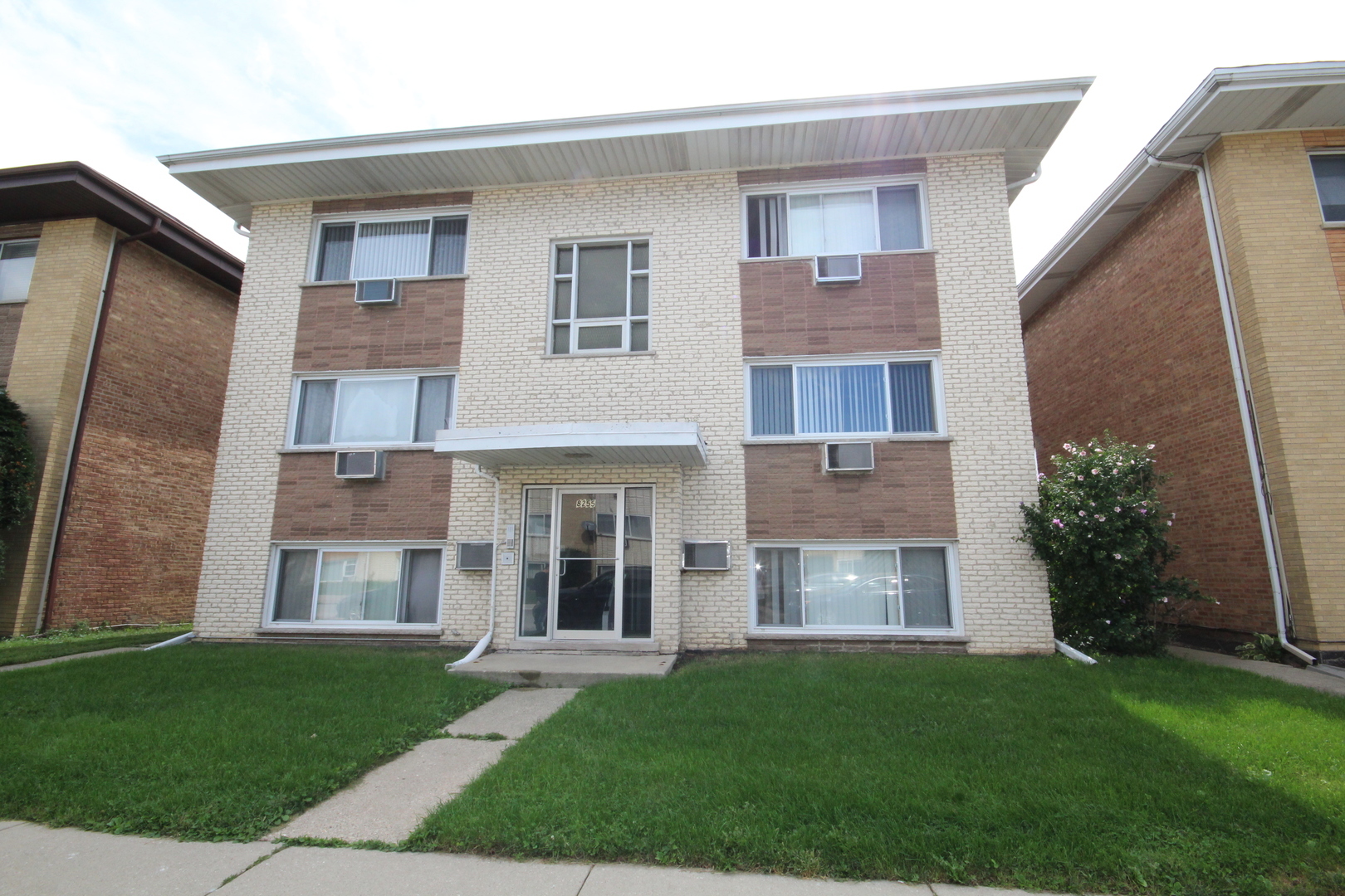 Property Photo: 8255 Oconnor Drive IL 60171