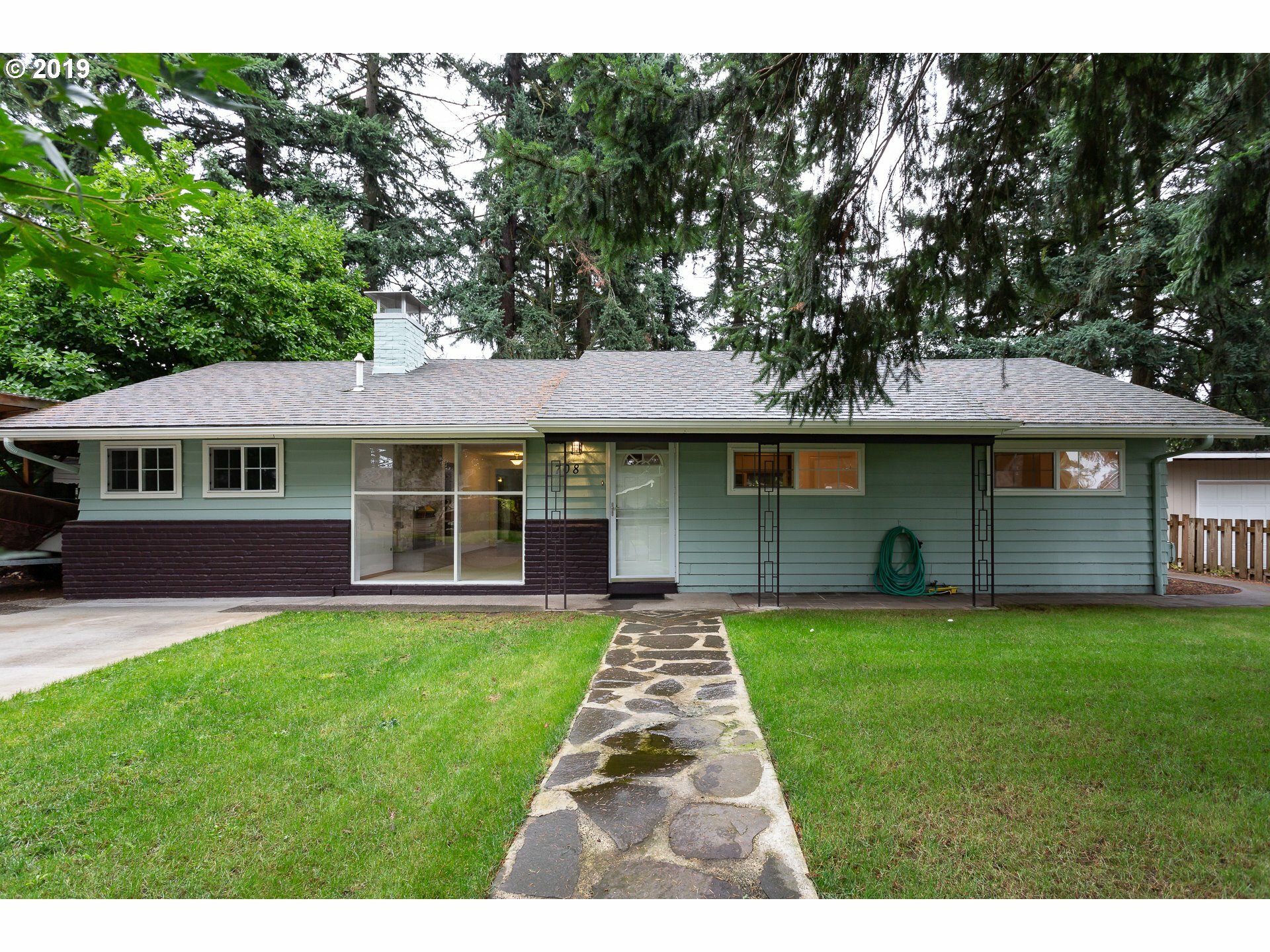 Property Photo:  708 SE 137th Ave  OR 97233 