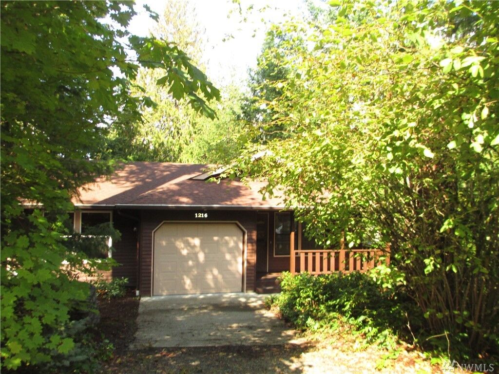 Property Photo: 1216 Bay Street SW WA 98512