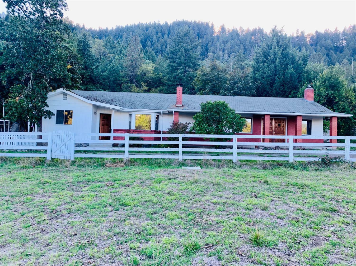 Property Photo:  5465 Rogue River Highway  OR 97525 