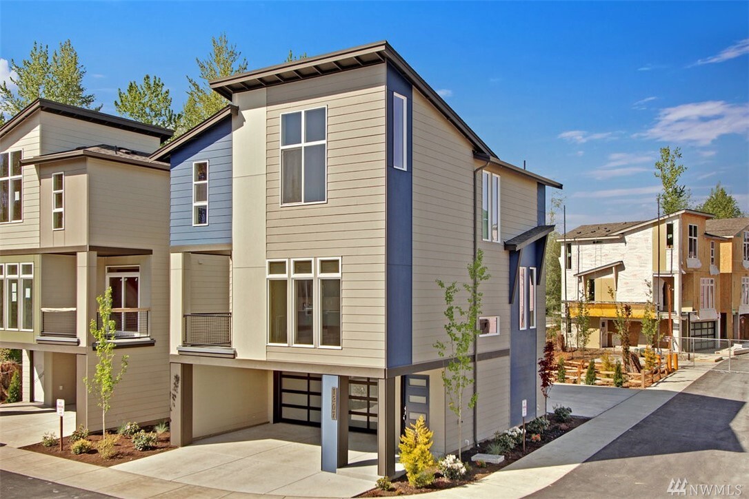 Property Photo: 15008 13th Ave W 6 WA 98087