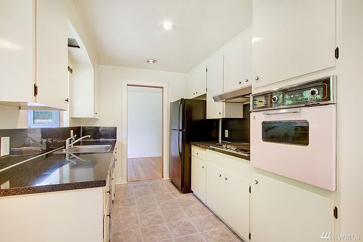 Property Photo:  509  Stevens Avenue NW  WA 98057 