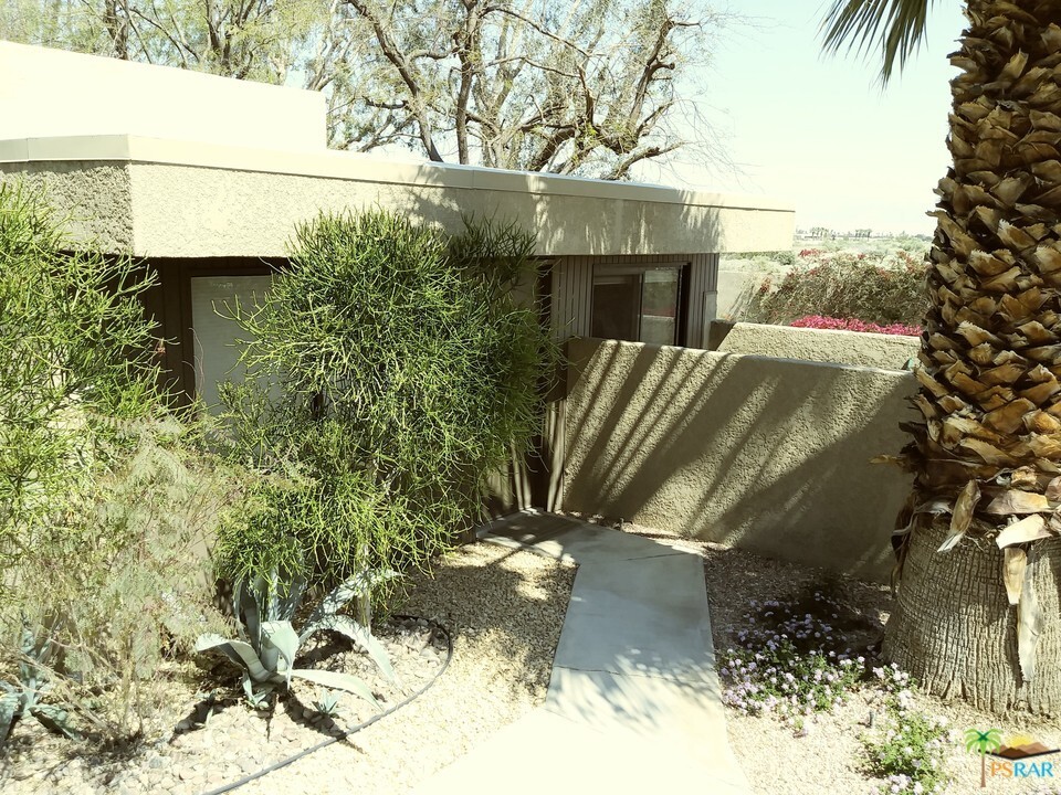 Property Photo: 423 Bradshaw Lane 58 CA 92262