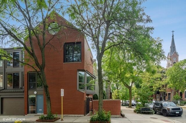 Property Photo:  423 West Willow Street  IL 60614 