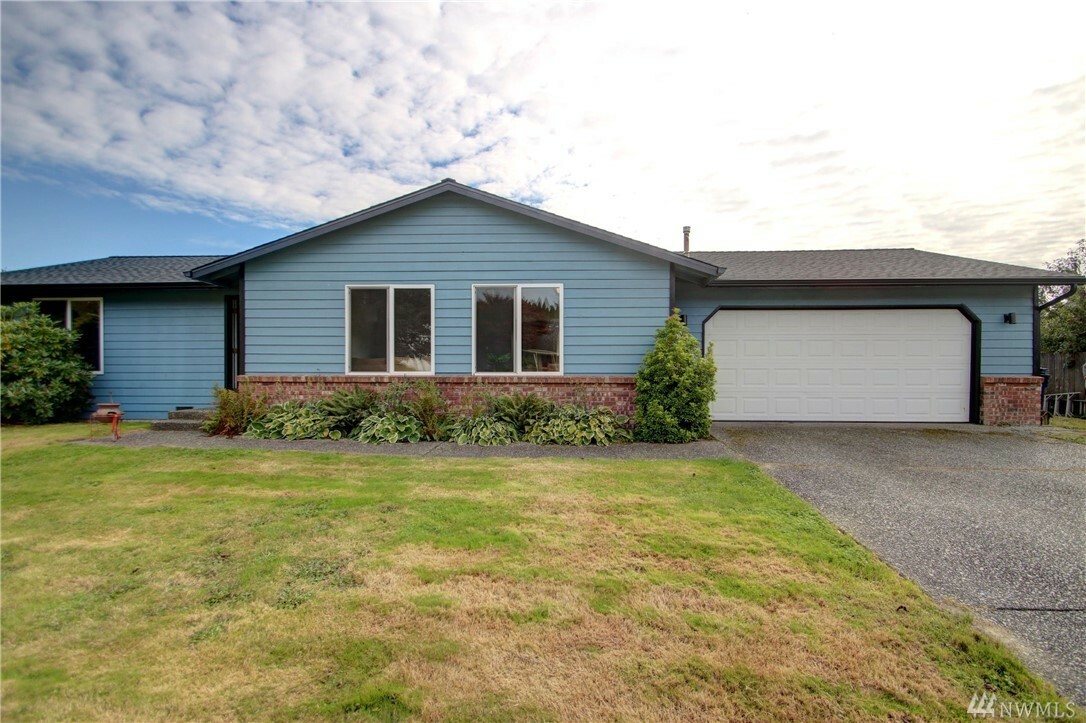 Property Photo:  811 Sauk Mountain Dr  WA 98284 