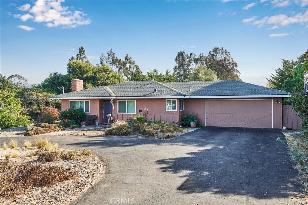 Property Photo:  1489 Nipomo Avenue  CA 93402 