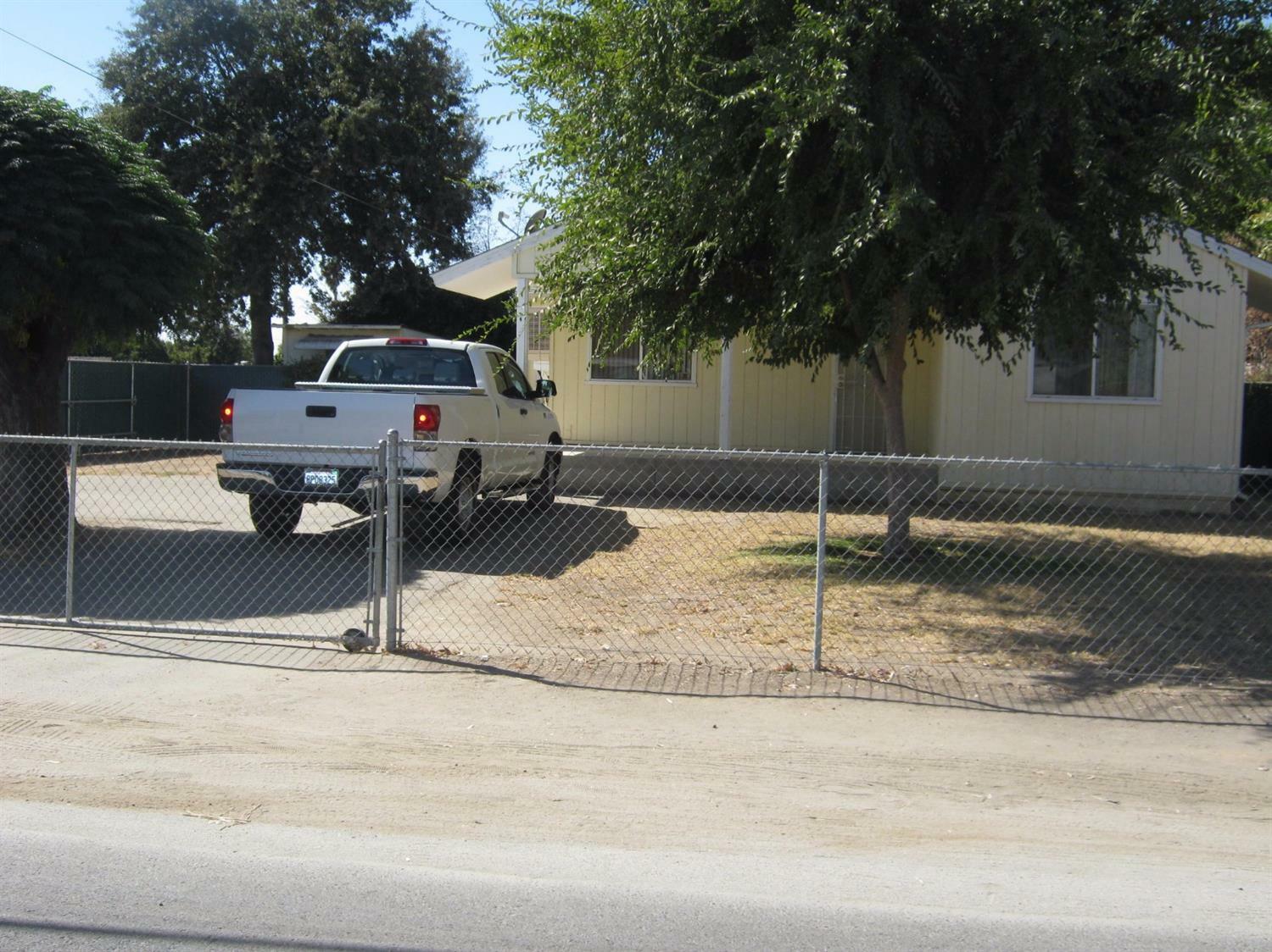 Property Photo:  1059 N Howland  CA 93257 