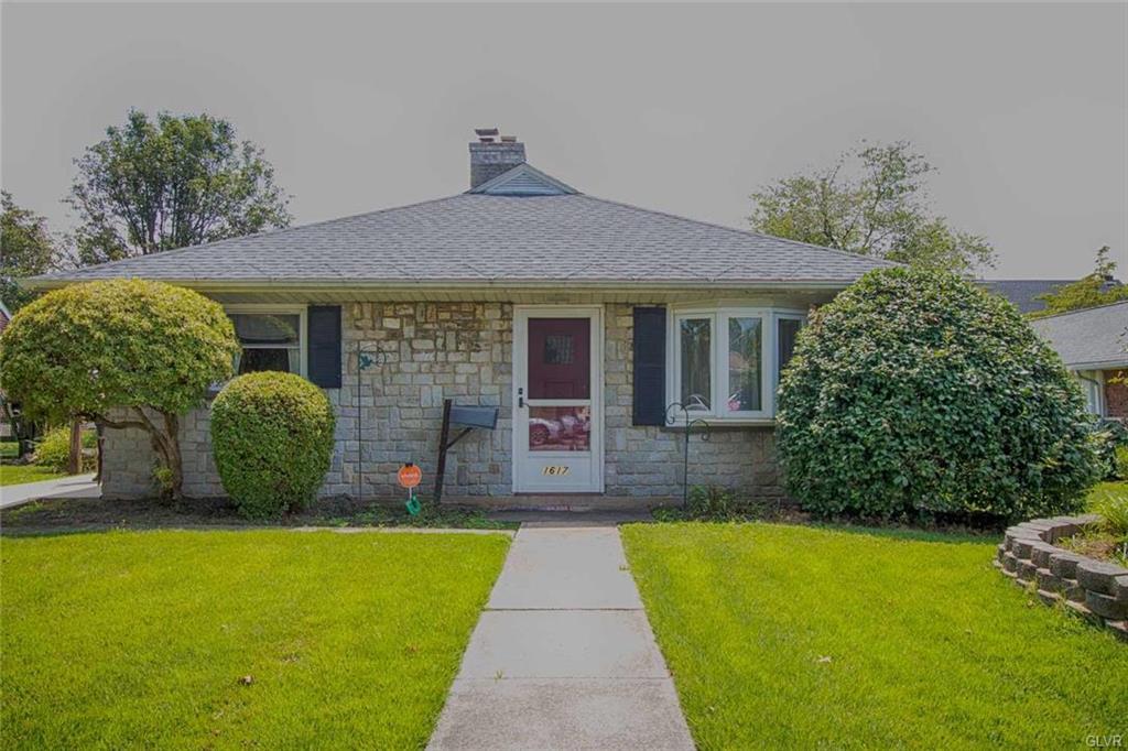 Property Photo: 1617 Elliott Avenue PA 18018