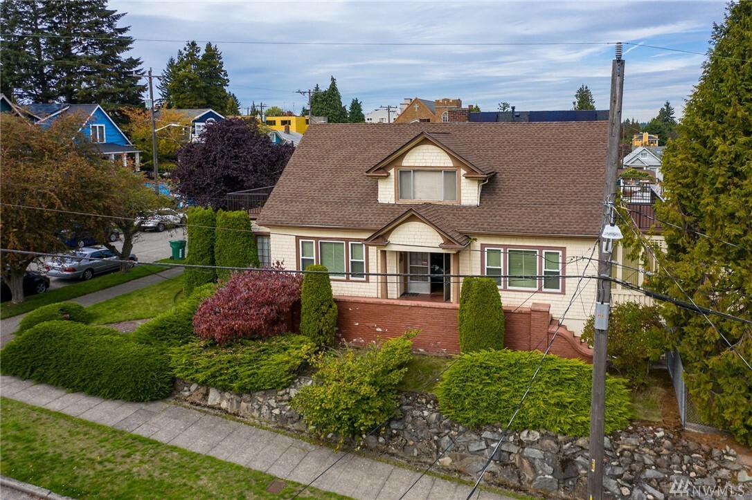 Property Photo:  6802 Phinney Ave N  WA 98103 