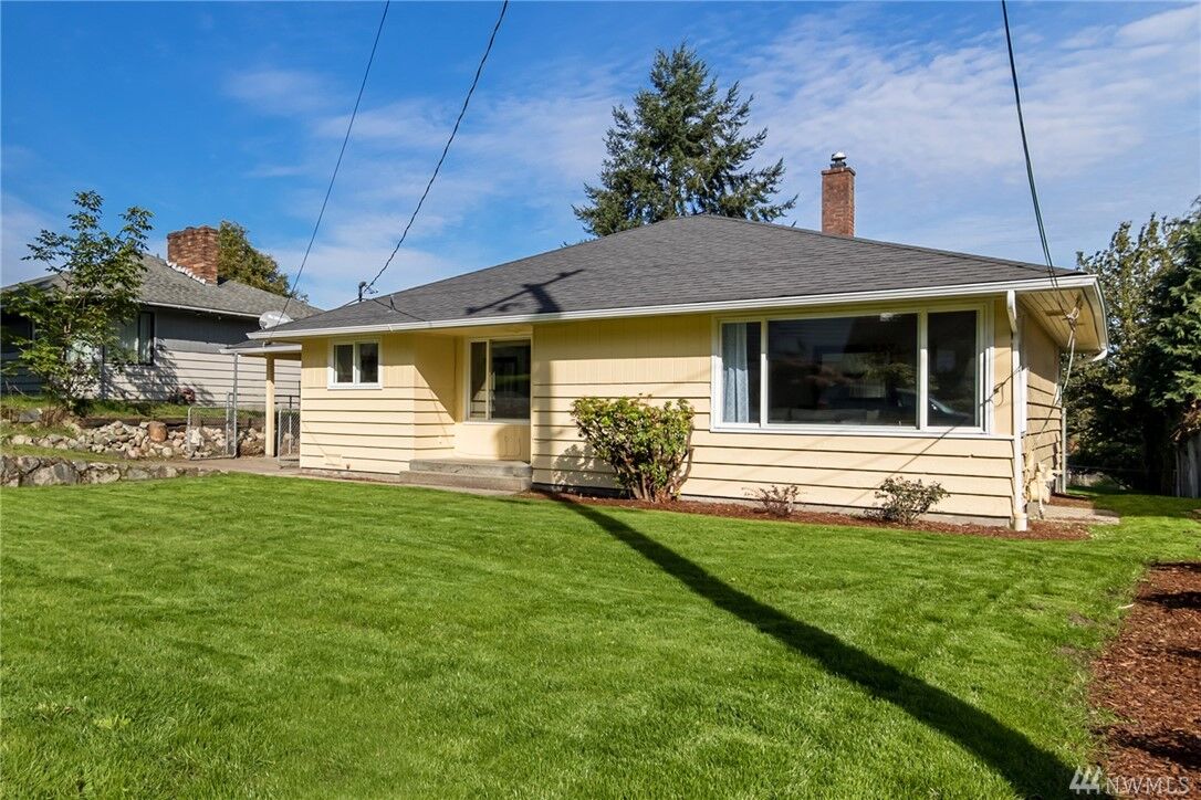 Property Photo: 1226 S 115th Street WA 98168