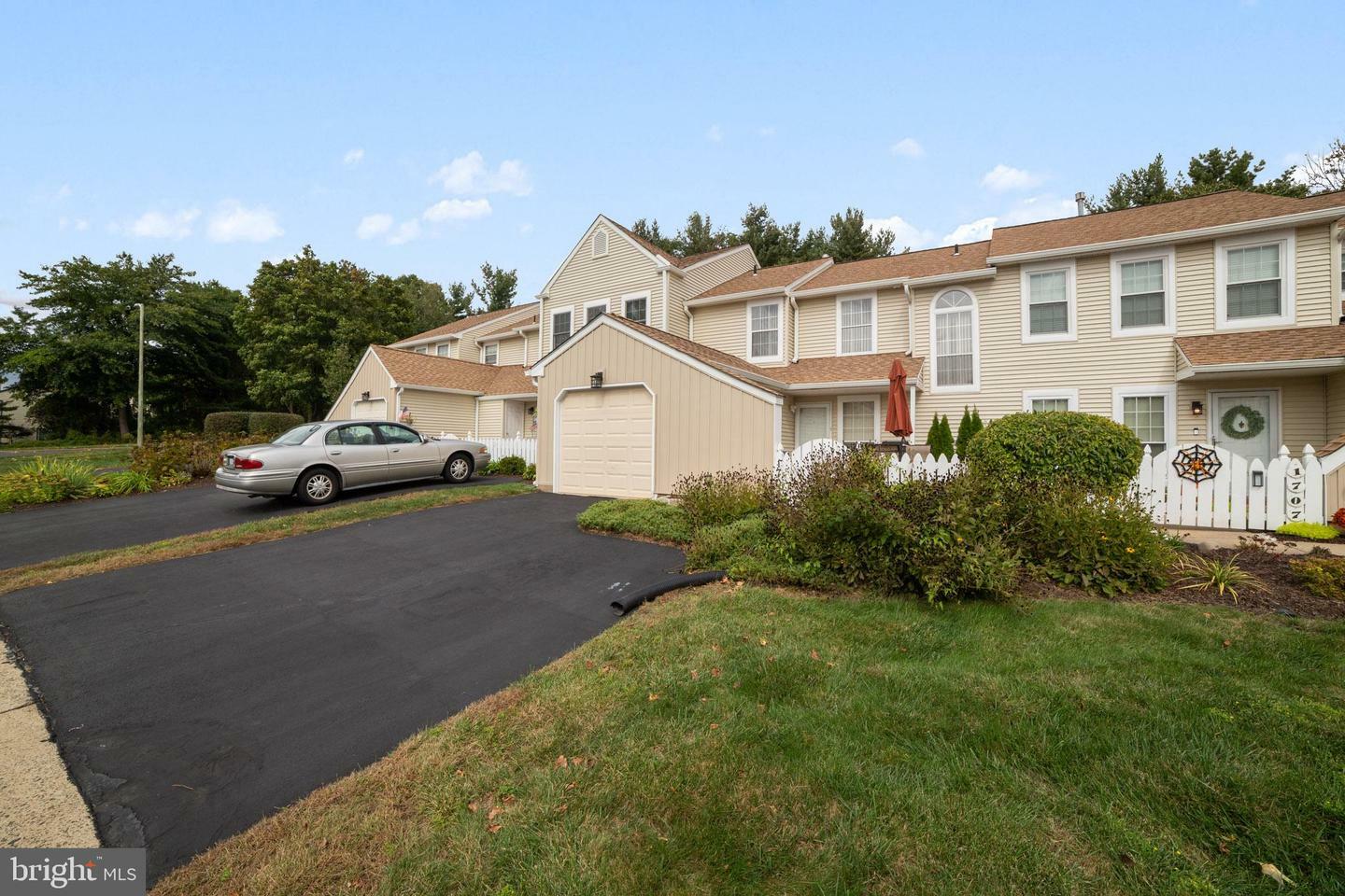 Property Photo: 1705 Fredendall Circle PA 18966