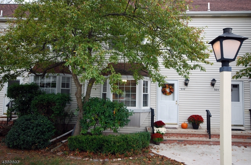 Property Photo:  306 Salem Ct 306  NJ 08822 