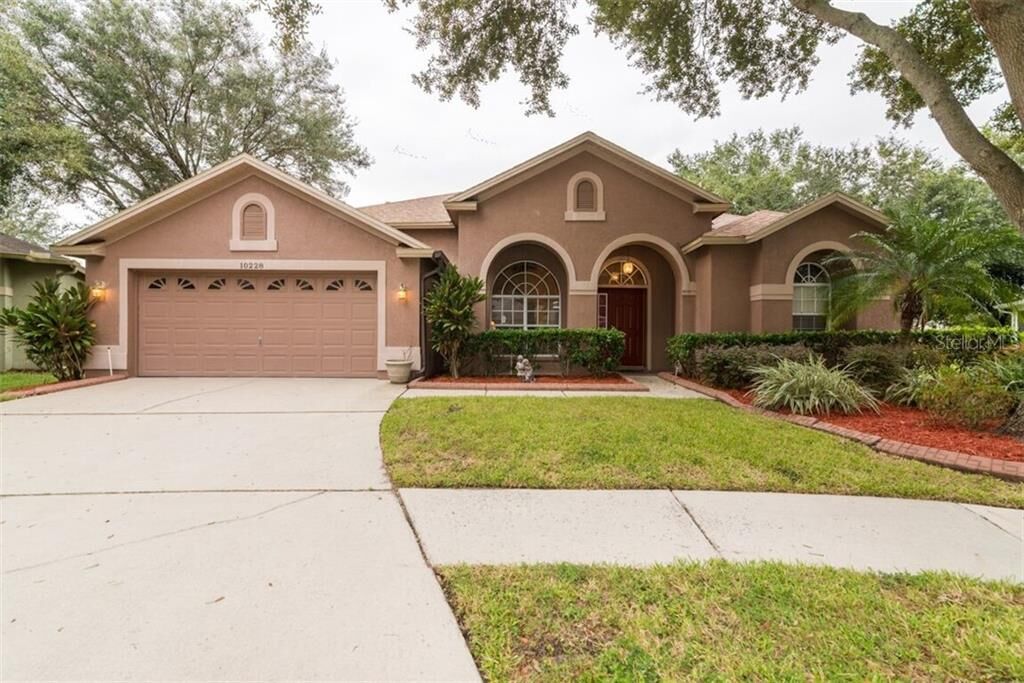 Property Photo:  10228 Ashley Oaks Drive  FL 33578 