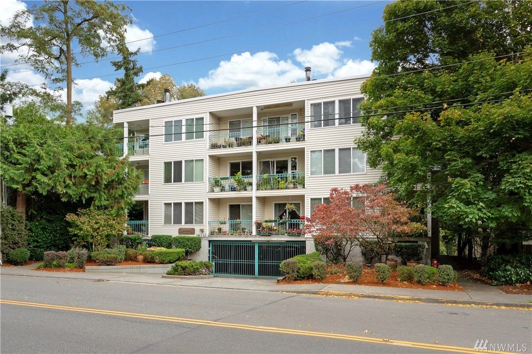 Property Photo:  18210  73rd Avenue NE 301  WA 98028 