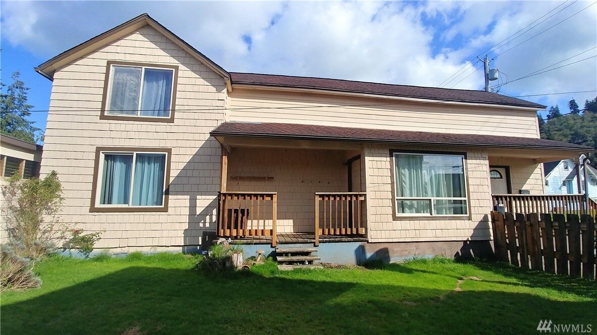 Property Photo: 1106 E First WA 98520