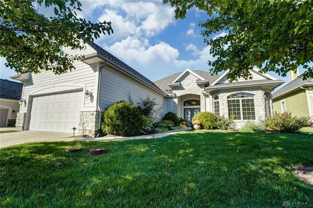 Property Photo: 815 Vintage Green Way OH 45458