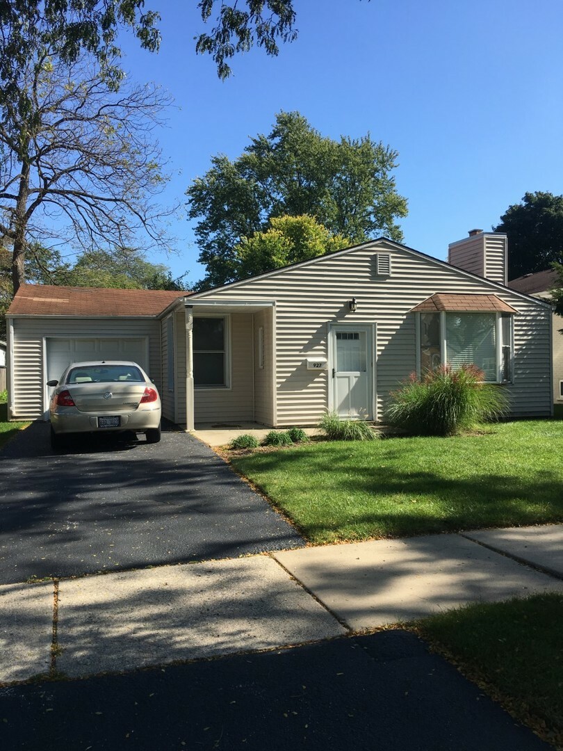 Property Photo:  927 North Ridge Avenue  IL 60004 