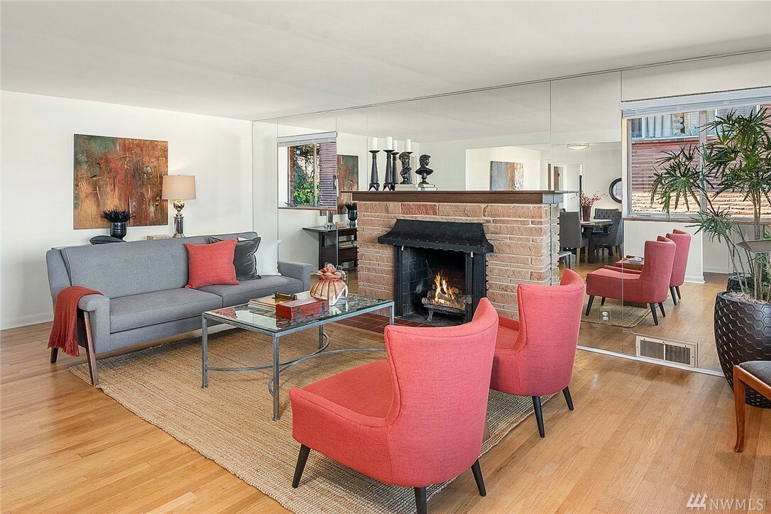 Property Photo:  2515 S Raymond St  WA 98108 